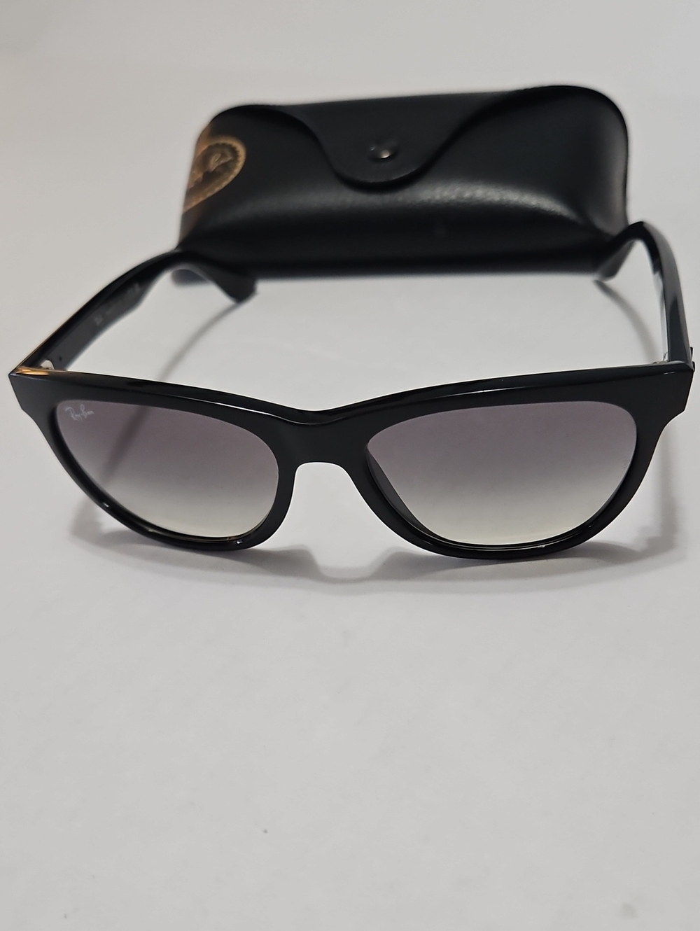 Ray-Ban 4184 601/32 Women's Black Frame Sunglasses 54/17/145 2N With Case